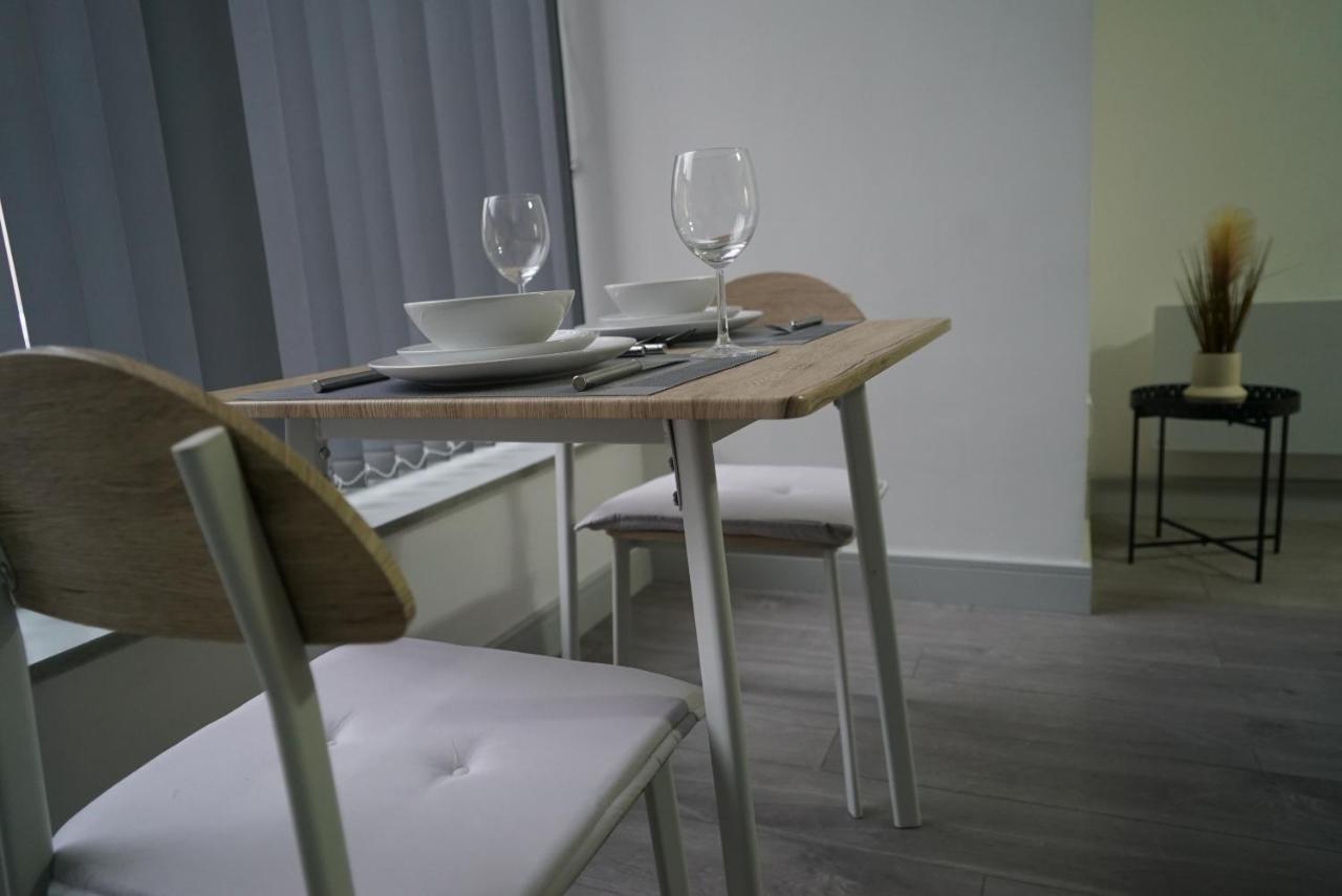 1 & 2 Bed Apartments - Desborough, Kettering, Cosy, Parking, Family, Wifi Exterior foto