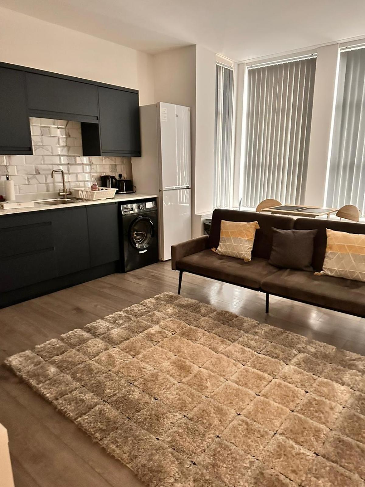 1 & 2 Bed Apartments - Desborough, Kettering, Cosy, Parking, Family, Wifi Exterior foto